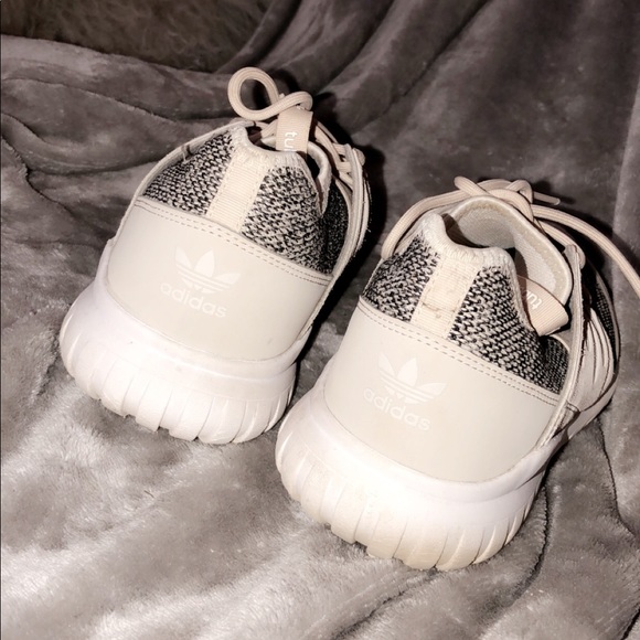 Adidas tubular Big kids 6.5 or women’s 8 - Picture 3 of 3
